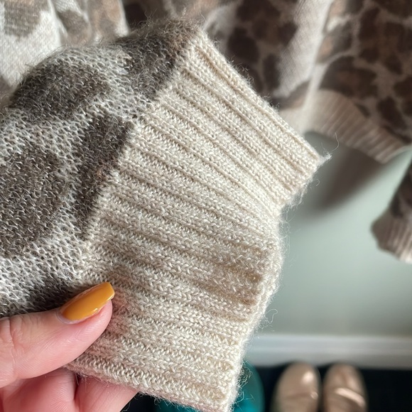 AMERICAN EAGLE || Leopard Print  Cozy Sweater Size Small - Picture 4 of 7